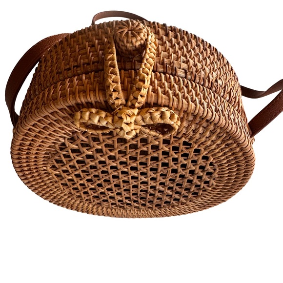 Round Rattan Purse - Picture 3 of 5